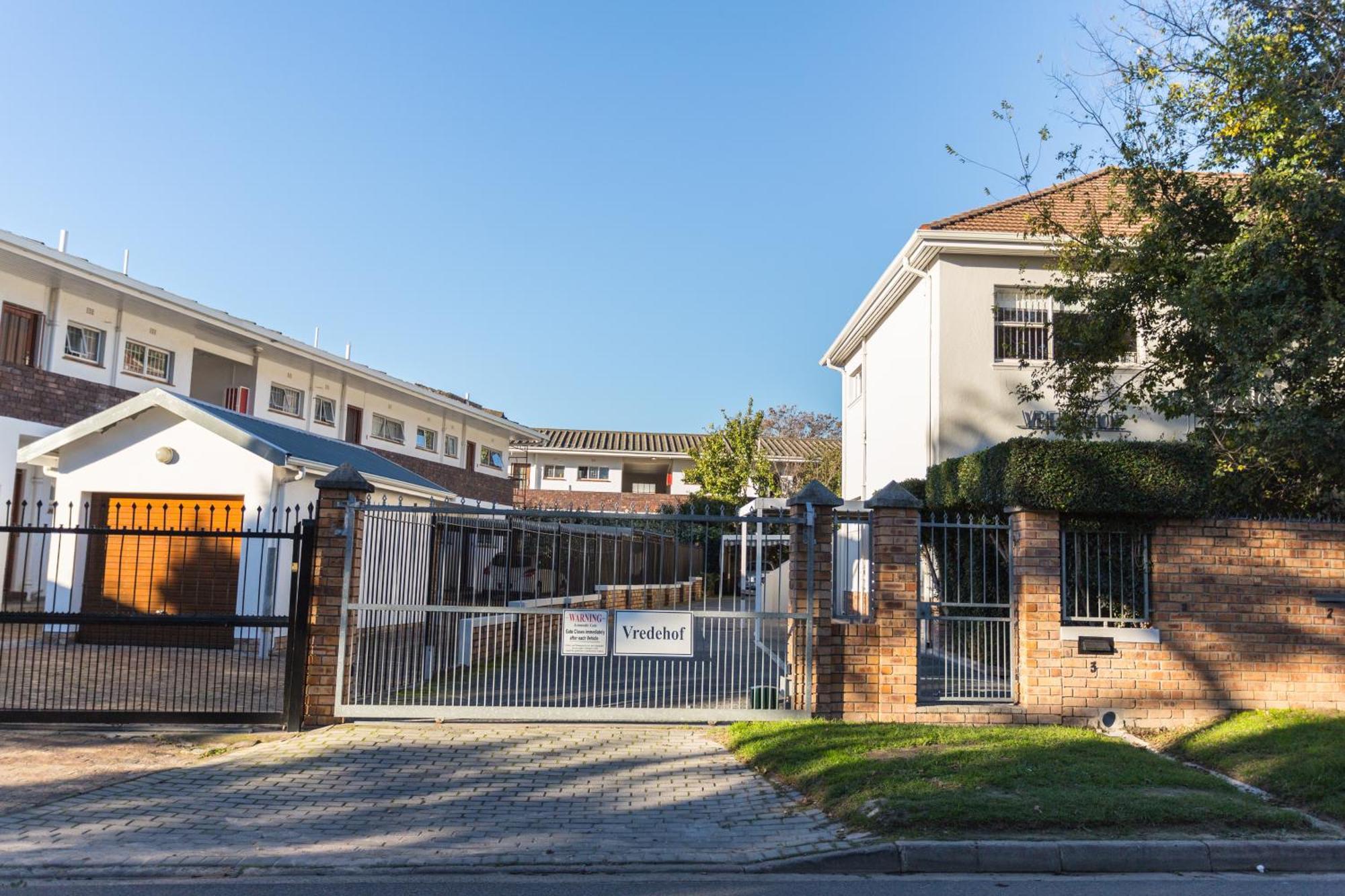 Avemore Vredehof No 3 Full Back Up Power Apartment Stellenbosch