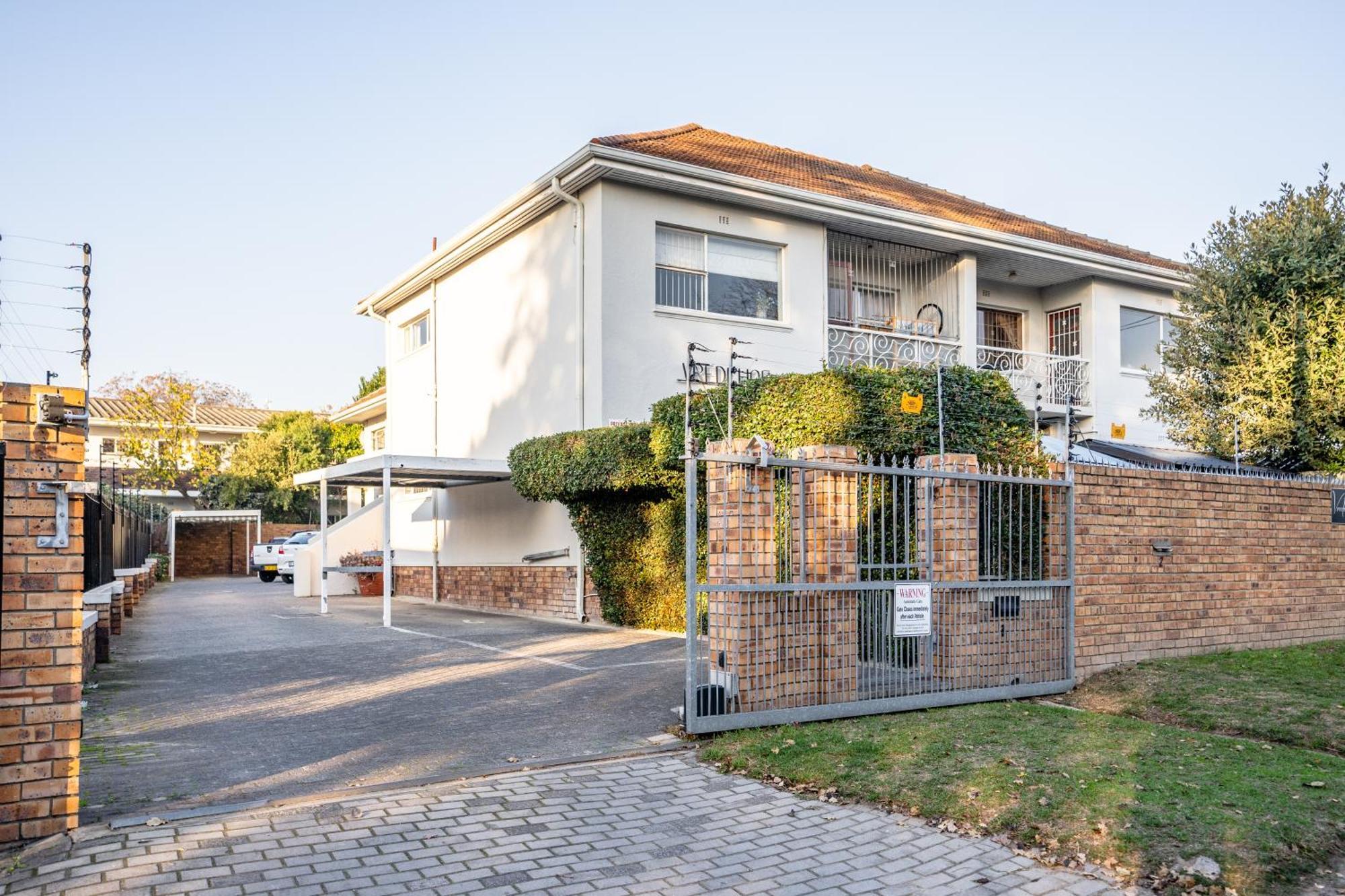 Avemore Vredehof No 3 Full Back Up Power Apartment Stellenbosch